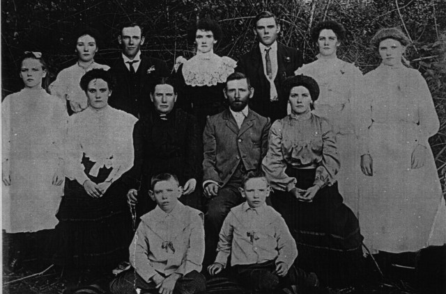 R to L (Back Row): Edie, May, George, Maud, Jack, Maggie, Florrie R to L: (Front Row): Ivy, John, Elizabeth, Pat and Bill.