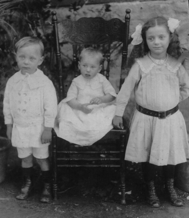 Nina May Allen, Alexander Wilson (Bill) Allen and Alice Eileen Allen.
